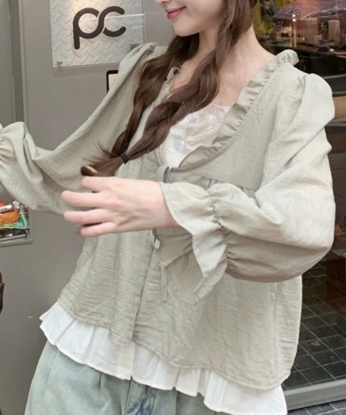 SHOUYO(ショウヨウ)の「前リボン フリルデザイン ペプラムブラウス(シャツ/ブラウス・レディース・ベージュ/ライトグリーン・M)」の4枚目の写真