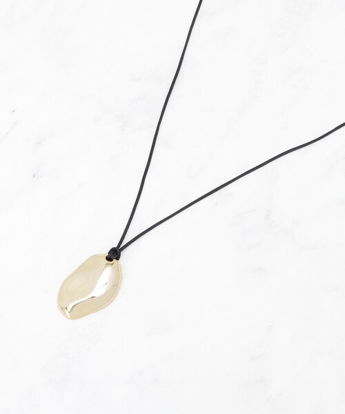 INDIVI（インディヴィ）の「【長さ調整自由】ニュアンスモチーフ コードペンダント（ネックレス・レディース・ゴールド/シルバー・00）」の2枚目の写真