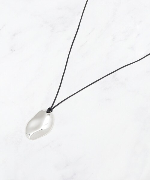 INDIVI（インディヴィ）の「【長さ調整自由】ニュアンスモチーフ コードペンダント（ネックレス・レディース・ゴールド/シルバー・00）」の3枚目の写真