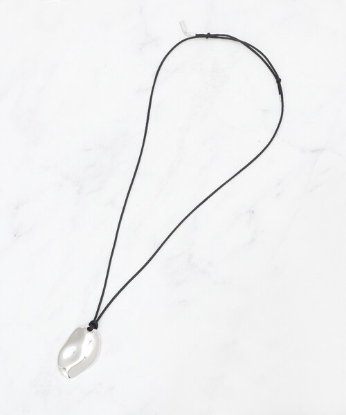 INDIVI（インディヴィ）の「【長さ調整自由】ニュアンスモチーフ コードペンダント（ネックレス・レディース・ゴールド/シルバー・00）」の4枚目の写真