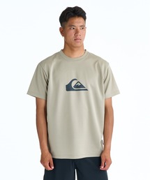 Quiksilver（クイックシルバー）の「QUIKSILVER メンズ/ユニセックス COMP LOGO SS サーフTシャツ 速乾 【2026年春夏モデル】/クイックシルバー水陸両用ラッシュガード(水着)（ラッシュガード）」