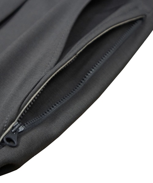 UNIVERSAL OVERALL(ユニバーサルオーバーオール)の「UNIVERSAL OVERALL Adictive OX TUCK TAPERD(その他パンツ・メンズ・ブラック/ダークグレー・34inch/32inch/30inch)」の6枚目の写真