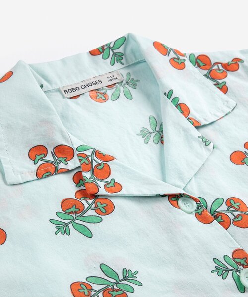BOBO CHOSES(ボボショーズ)の「総柄Juicy Tomatoes 半袖シャツ【キッズ】(シャツ/ブラウス・キッズ・スカイブルー・130/110/100/120)」の3枚目の写真