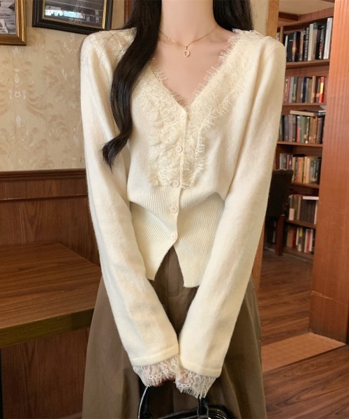 Aelina(エリナ)の「Vネックレースパッチワークニットカーディガン(カーディガン/ボレロ・レディース・ベージュ/イエロー/ブルー/グレー・FREE)」の8枚目の写真