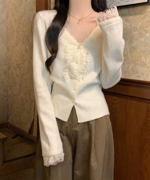 Aelina(エリナ)の「Vネックレースパッチワークニットカーディガン(カーディガン/ボレロ・レディース・ベージュ/イエロー/ブルー/グレー・FREE)」の13枚目の写真