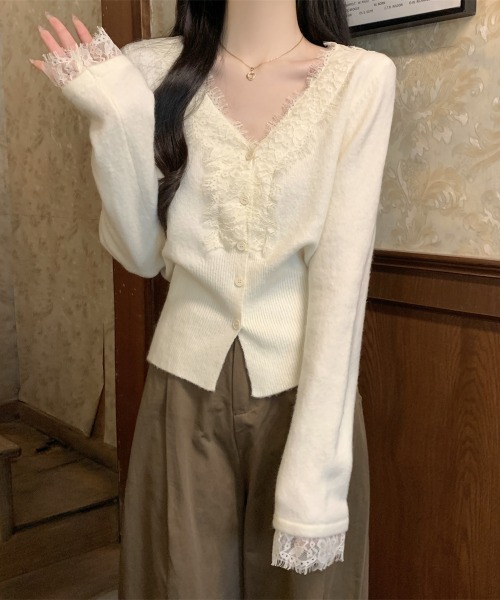 Aelina(エリナ)の「Vネックレースパッチワークニットカーディガン(カーディガン/ボレロ・レディース・ベージュ/イエロー/ブルー/グレー・FREE)」の15枚目の写真