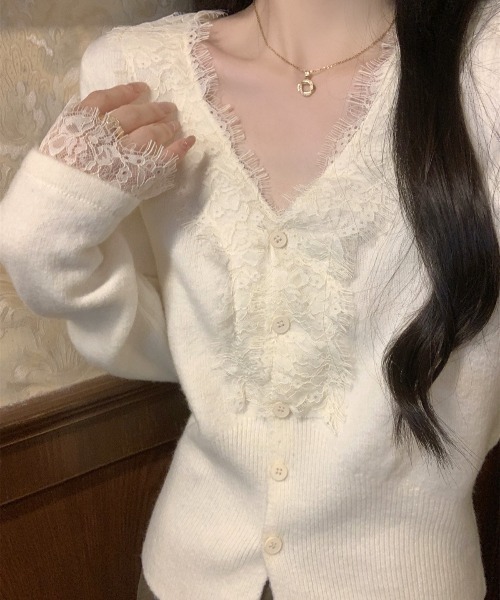 Aelina(エリナ)の「Vネックレースパッチワークニットカーディガン(カーディガン/ボレロ・レディース・ベージュ/イエロー/ブルー/グレー・FREE)」の17枚目の写真