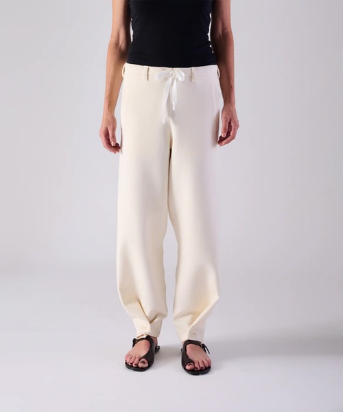 COGTHEBIGSMOKE(コグザビッグスモーク)の「【COGTHEBIGSMOKE/コグザビッグスモーク】LANA TROUSERS/イージートラウザーズ/ストレートワイドパンツ(その他パンツ・レディース・グレー/オフホワイト/ブラック・1)」の4枚目の写真