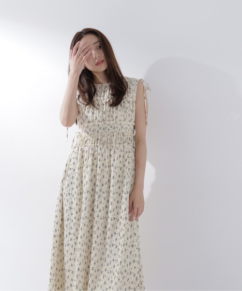 NATURAL BEAUTY BASIC(ナチュラルビューティーベーシック)の「フラワープリントドロストワンピース(ワンピース・レディース・ブラック系その他2/ホワイト系その他/レッド系その他・P/S/MEDIUM/SMALL)」の5枚目の写真