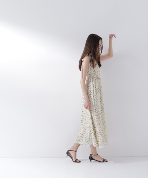NATURAL BEAUTY BASIC(ナチュラルビューティーベーシック)の「フラワープリントドロストワンピース(ワンピース・レディース・ブラック系その他2/ホワイト系その他/レッド系その他・P/S/MEDIUM/SMALL)」の6枚目の写真