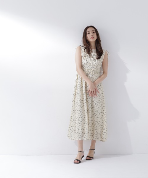 NATURAL BEAUTY BASIC(ナチュラルビューティーベーシック)の「フラワープリントドロストワンピース(ワンピース・レディース・ブラック系その他2/ホワイト系その他/レッド系その他・P/S/MEDIUM/SMALL)」の8枚目の写真