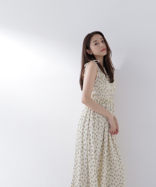 NATURAL BEAUTY BASIC(ナチュラルビューティーベーシック)の「フラワープリントドロストワンピース(ワンピース・レディース・ブラック系その他2/ホワイト系その他/レッド系その他・P/S/MEDIUM/SMALL)」の10枚目の写真