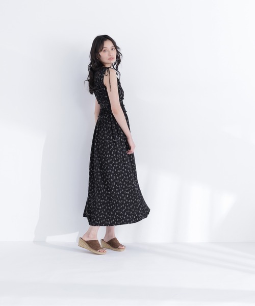 NATURAL BEAUTY BASIC(ナチュラルビューティーベーシック)の「フラワープリントドロストワンピース(ワンピース・レディース・ブラック系その他2/ホワイト系その他/レッド系その他・P/S/MEDIUM/SMALL)」の16枚目の写真