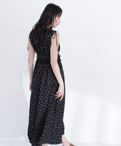 NATURAL BEAUTY BASIC(ナチュラルビューティーベーシック)の「フラワープリントドロストワンピース(ワンピース・レディース・ブラック系その他2/ホワイト系その他/レッド系その他・P/S/MEDIUM/SMALL)」の17枚目の写真