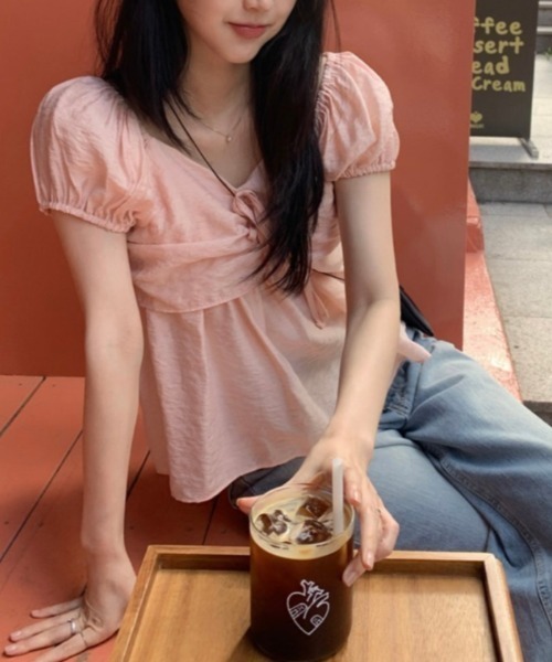AMAJI（アマジ）の「オフショルダートップス パフスリーブ 半袖 フロントリボン ギャザー切替（Tシャツ/カットソー・レディース・ピンク/ホワイト/ブラック・FREE）」の3枚目の写真