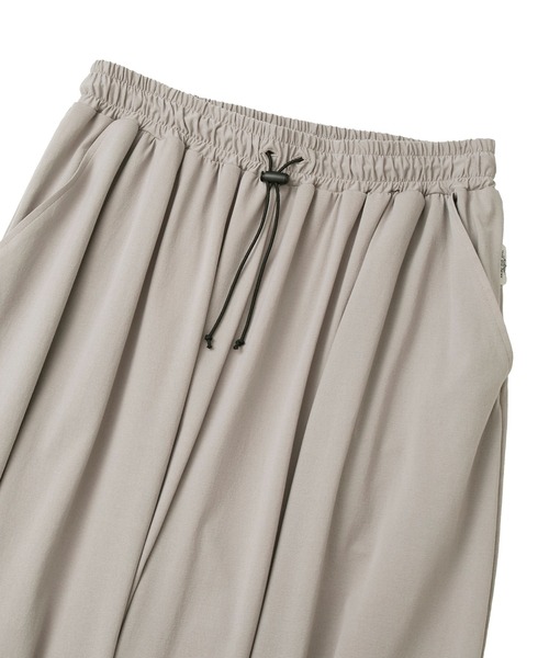 Julier Yoga and Relax(ジュリエヨガアンドリラックス)の「Julier ライトプライムバルーンパンツ(その他パンツ・レディース・ラベンダー/グレイッシュベージュ/ブラック・1/0)」の14枚目の写真