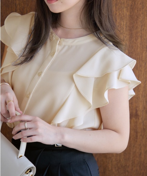 COHINA（コヒナ）の「ティアードラッフルブラウス 【低身長・小柄女性】（シャツ/ブラウス・レディース・ブルー/ホワイト/ベージュ・ONE SIZE）」の2枚目の写真