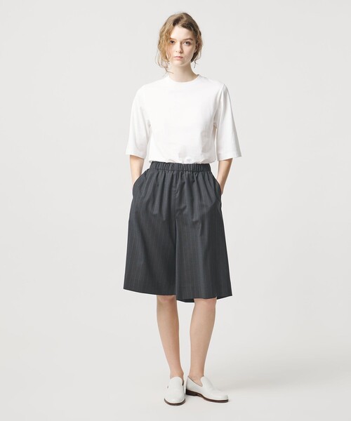 LOEFF(ロエフ)の「<LOEFF>トロピカルウール キュロット ピンストライプ(その他パンツ・レディース・ダークグレー・1/0)」の3枚目の写真