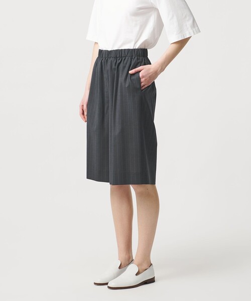 LOEFF(ロエフ)の「<LOEFF>トロピカルウール キュロット ピンストライプ(その他パンツ・レディース・ダークグレー・1/0)」の6枚目の写真