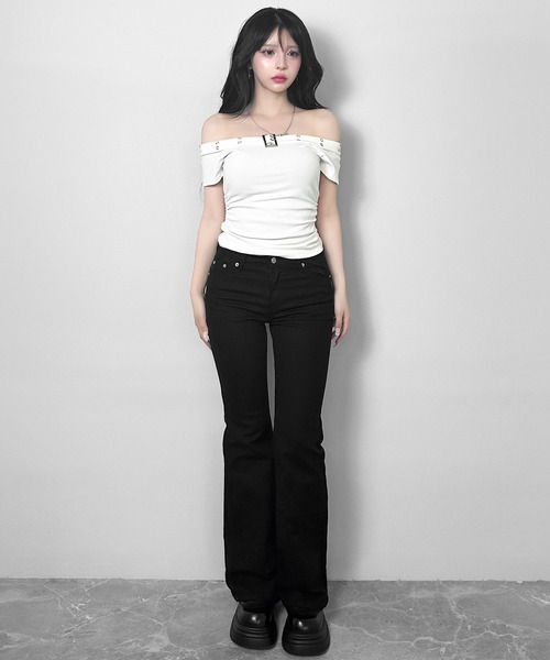 FOLLOWIN(フォロウィン)の「【4color 】バックルポイントオフショルシャーリングトップス(Tシャツ/カットソー・レディース・グレー/ブラウン/ブラック/ホワイト・FREE)」の8枚目の写真