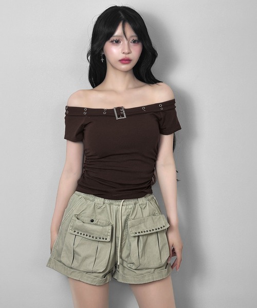 FOLLOWIN(フォロウィン)の「【4color 】バックルポイントオフショルシャーリングトップス(Tシャツ/カットソー・レディース・グレー/ブラウン/ブラック/ホワイト・FREE)」の16枚目の写真