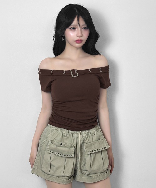 FOLLOWIN(フォロウィン)の「【4color 】バックルポイントオフショルシャーリングトップス(Tシャツ/カットソー・レディース・グレー/ブラウン/ブラック/ホワイト・FREE)」の18枚目の写真