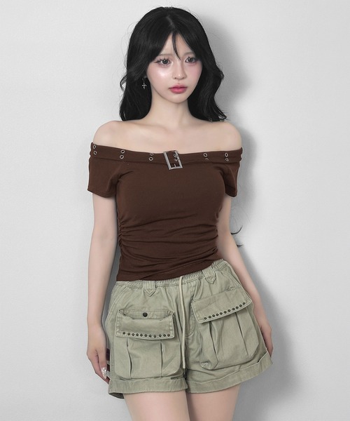 FOLLOWIN(フォロウィン)の「【4color 】バックルポイントオフショルシャーリングトップス(Tシャツ/カットソー・レディース・グレー/ブラウン/ブラック/ホワイト・FREE)」の19枚目の写真