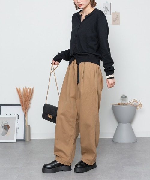 MARAI(マーライ)の「前バックルバルーンパンツ(その他パンツ・レディース・ブラック/ベージュ/カーキ・LL/3L/4L/L/M)」の1枚目の写真