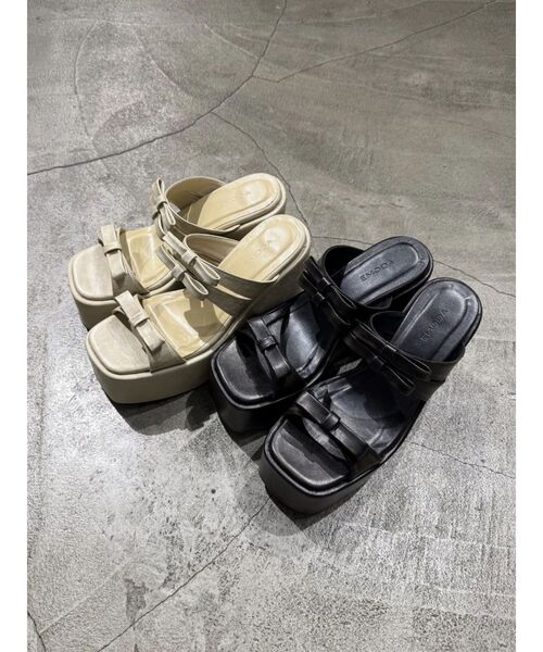 EMODA(エモダ)の「リボンウェッジサンダル(サンダル・レディース・ブラック/アイボリー・MEDIUM/SMALL/LARGE)」の15枚目の写真