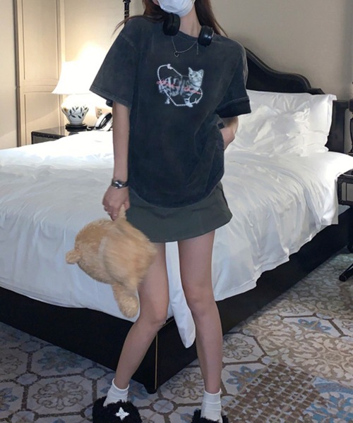 Kuroba(クロバ)の「ヴィンテージライクキャットTシャツ(Tシャツ/カットソー・レディース・チャコールグレー・L/M)」の2枚目の写真