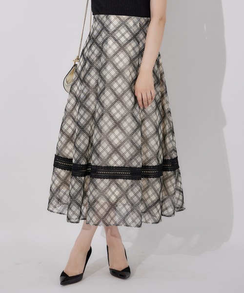 tocco closet(トッコ クローゼット)の「バックレースアップ裾ラインレース切り替えシアーフロッキーチェックフレアスカート(スカート・レディース・ダークグリーン/ライトベージュ・M)」の1枚目の写真