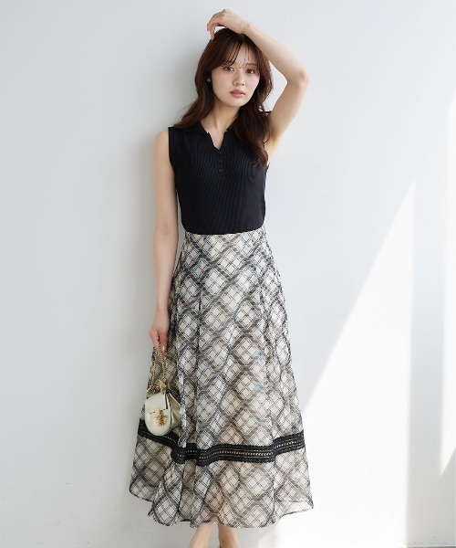 tocco closet(トッコ クローゼット)の「バックレースアップ裾ラインレース切り替えシアーフロッキーチェックフレアスカート(スカート・レディース・ダークグリーン/ライトベージュ・M)」の6枚目の写真