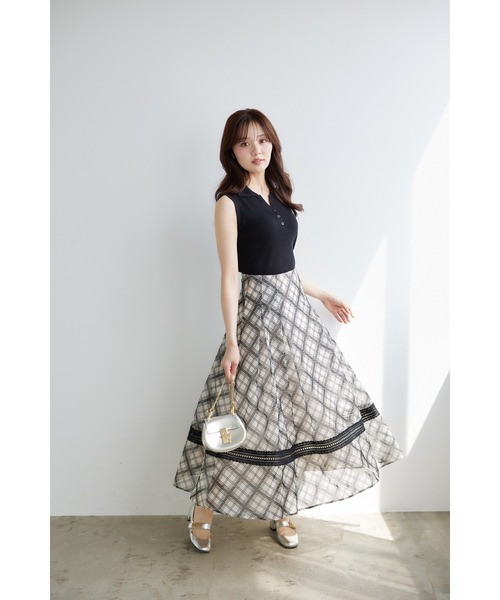 tocco closet(トッコ クローゼット)の「バックレースアップ裾ラインレース切り替えシアーフロッキーチェックフレアスカート(スカート・レディース・ダークグリーン/ライトベージュ・M)」の4枚目の写真
