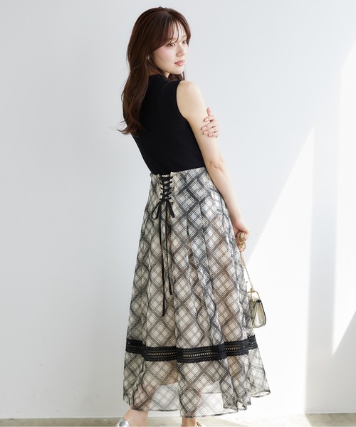 tocco closet(トッコ クローゼット)の「バックレースアップ裾ラインレース切り替えシアーフロッキーチェックフレアスカート(スカート・レディース・ダークグリーン/ライトベージュ・M)」の7枚目の写真