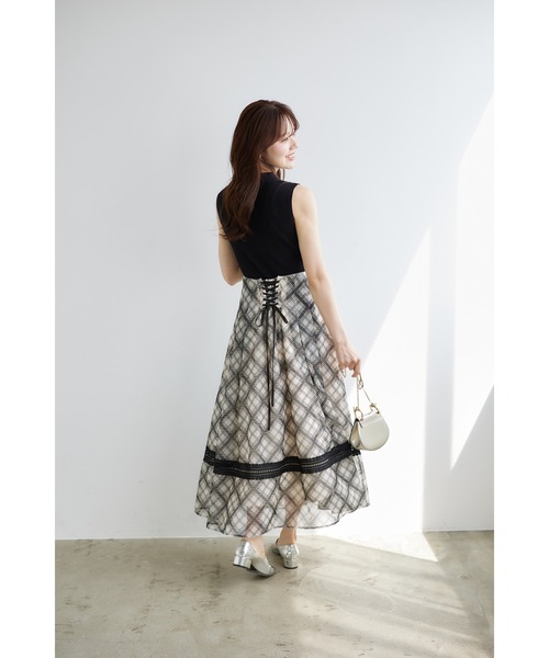 tocco closet(トッコ クローゼット)の「バックレースアップ裾ラインレース切り替えシアーフロッキーチェックフレアスカート(スカート・レディース・ダークグリーン/ライトベージュ・M)」の5枚目の写真