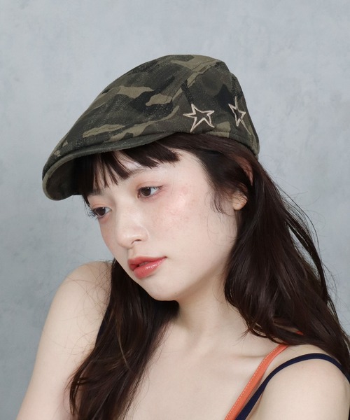 BARELY BLUE(ベアリーブルー)の「【 BARELY BLUE / ベアリーブルー 】 カモフラ スター 刺繍 ハンチング帽(ハンチング/ベレー帽・レディース・カーキ/ベージュ・FREE)」の2枚目の写真