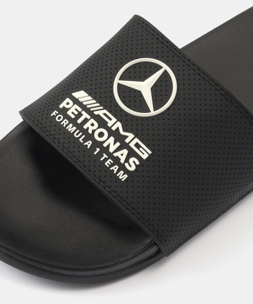adidas(アディダス)の「adidas ADILETTE COMFORT MERCEDES AMG PETRONAS F1 KI6109(サンダル・メンズ・ブラック・27.5cm/26.5cm/25.5cm/28.5cm)」の2枚目の写真