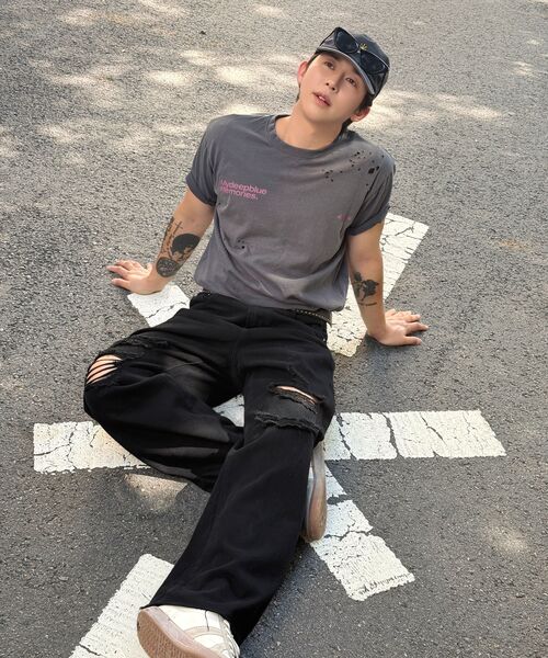mydeepbluememories(マイディープブルーメモリーズ)の「MM GRUNGE WASHED PUNCHING T-SHIRTS(CHARCOAL)(Tシャツ/カットソー・レディース・ミックスグレー・1/2)」の3枚目の写真