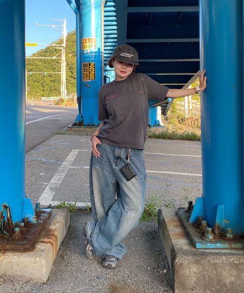mydeepbluememories(マイディープブルーメモリーズ)の「MM GRUNGE WASHED PUNCHING T-SHIRTS(CHARCOAL)(Tシャツ/カットソー・レディース・ミックスグレー・1/2)」の4枚目の写真