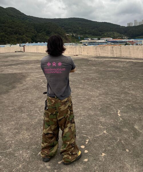 mydeepbluememories(マイディープブルーメモリーズ)の「MM GRUNGE WASHED PUNCHING T-SHIRTS(CHARCOAL)(Tシャツ/カットソー・レディース・ミックスグレー・1/2)」の17枚目の写真