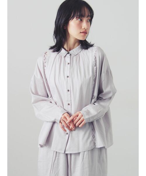 TSUHARU by Samansa Mos2(ツハルバイサマンサモスモス)の「【tukuroi】コットンサテンバテンレースシャツ(シャツ/ブラウス・レディース・チャコールグレー/ベージュ/グレー・F)」の1枚目の写真