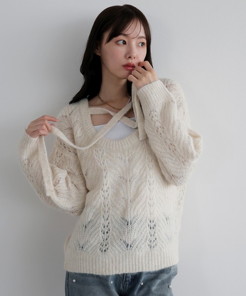 AMUU. PRECIEUSE(アムープレシューズ)の「リボンネックレースシアーニット(ニット/セーター・レディース・ブラック/グレー/アイボリー/ピンク・FREE)」の2枚目の写真