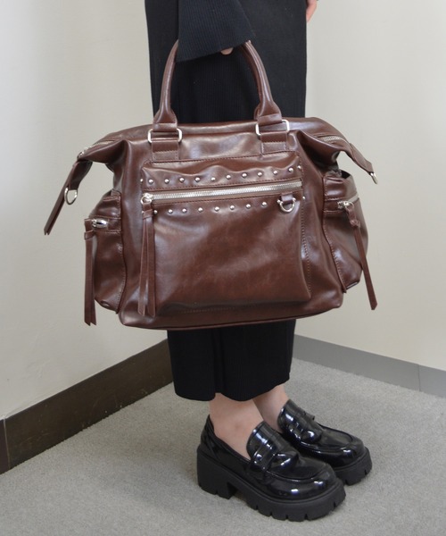 ALTROSE(アルトローズ)の「【A4・500mlペットボトル対応】2WAYボストン スタッズ スティンガー(ボストンバッグ・レディース・グレー/ブラウン/ブラック・FREE)」の12枚目の写真