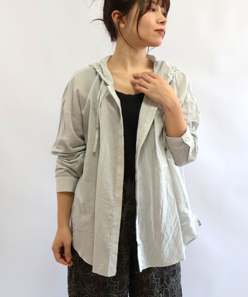 etre relie(エトレリー)の「東炊きフードシャツ(シャツ/ブラウス・レディース・ライトグレー/オフホワイト/ネイビー・MEDIUM)」の7枚目の写真