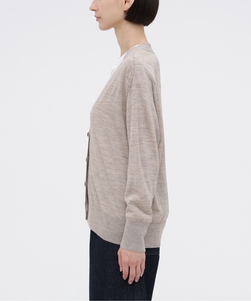 MARGARET HOWELL(マーガレットハウエル)の「FINE WOOL(カーディガン/ボレロ・レディース・ダークブラウン/ナチュラル・2)」の8枚目の写真