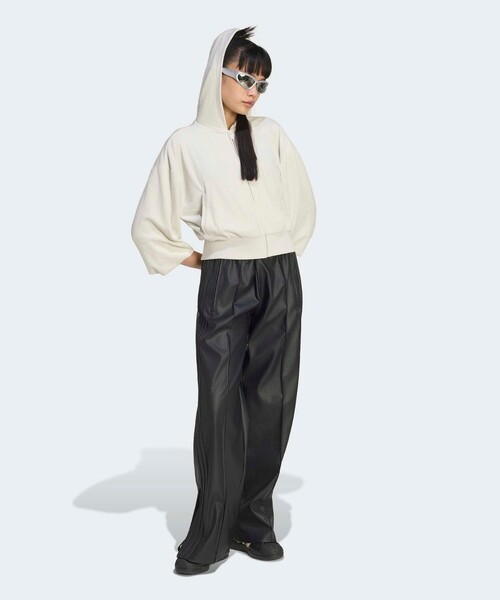 adidas(アディダス)の「【adidas / アディダス】FIREBIRD LOOSE PLEATHER PANT / ファイヤーバード ルーズ プレザーパンツ / ユニセックス(その他パンツ・メンズ・ブラック・L/M)」の2枚目の写真