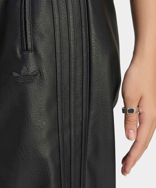 adidas(アディダス)の「【adidas / アディダス】FIREBIRD LOOSE PLEATHER PANT / ファイヤーバード ルーズ プレザーパンツ / ユニセックス(その他パンツ・メンズ・ブラック・L/M)」の4枚目の写真