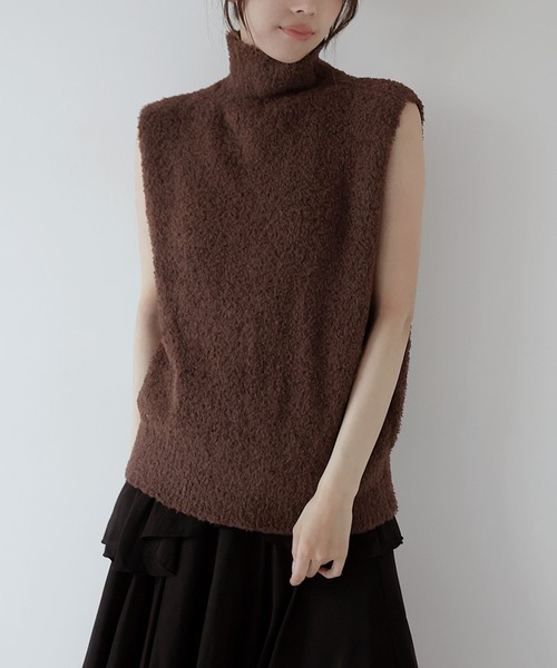 AMUU. PRECIEUSE(アムープレシューズ)の「【ZOZO限定カラー】カールボアハイネックニットベスト(ベスト・レディース・キャメル/アイボリー/ブラック/ブラウン・FREE)」の4枚目の写真