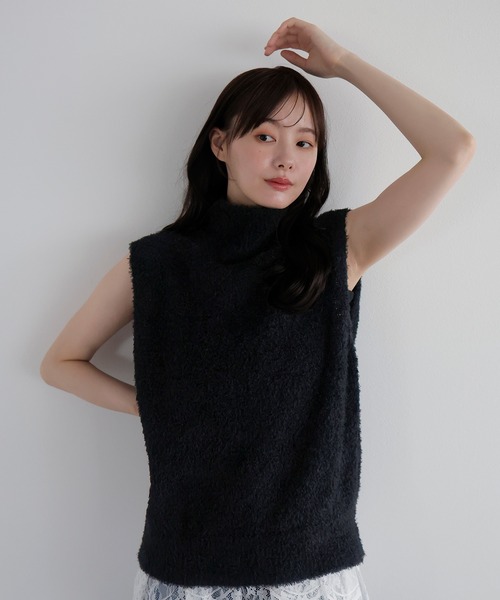 AMUU. PRECIEUSE(アムープレシューズ)の「【ZOZO限定カラー】カールボアハイネックニットベスト(ベスト・レディース・キャメル/アイボリー/ブラック/ブラウン・FREE)」の11枚目の写真