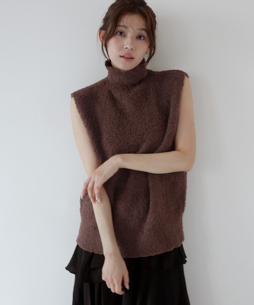 AMUU. PRECIEUSE(アムープレシューズ)の「【ZOZO限定カラー】カールボアハイネックニットベスト(ベスト・レディース・キャメル/アイボリー/ブラック/ブラウン・FREE)」の15枚目の写真